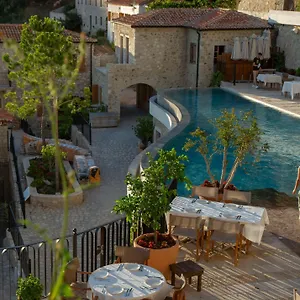 Zoe Hora Dhermi