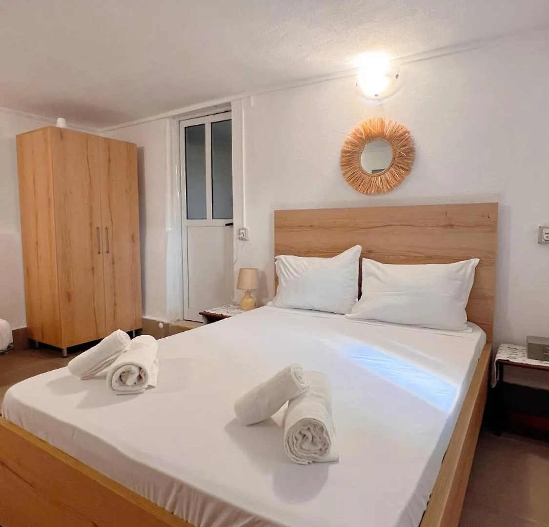 Petra Oliva Apartment Dhermi